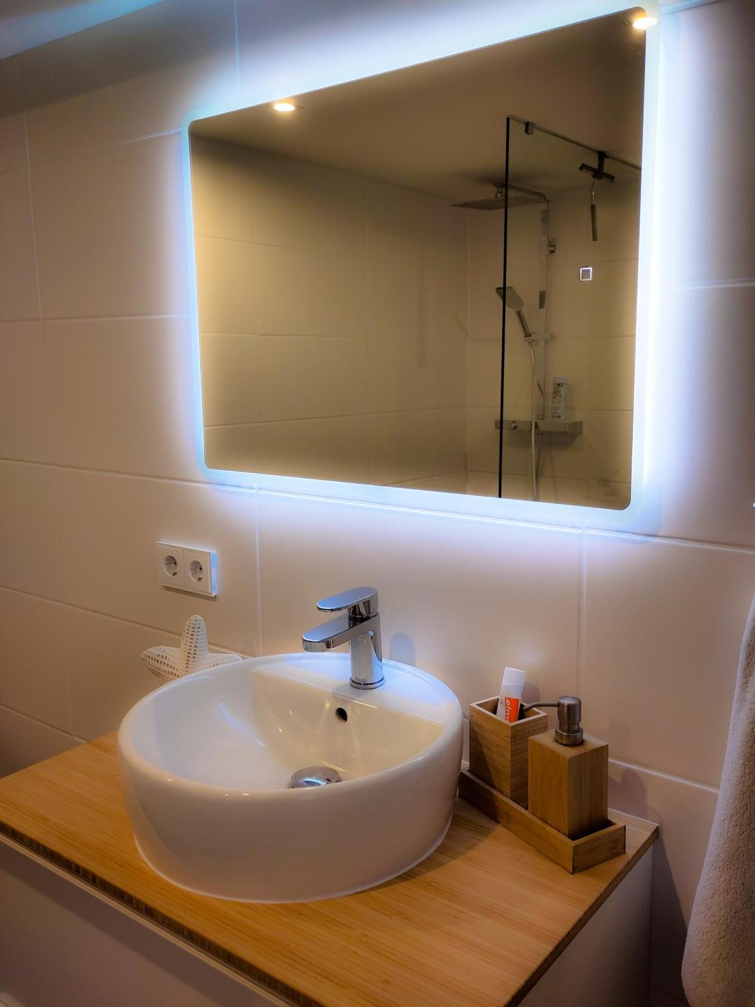 Casa Viva - Separate, Ruhig Gelegene Apartment Quierschied